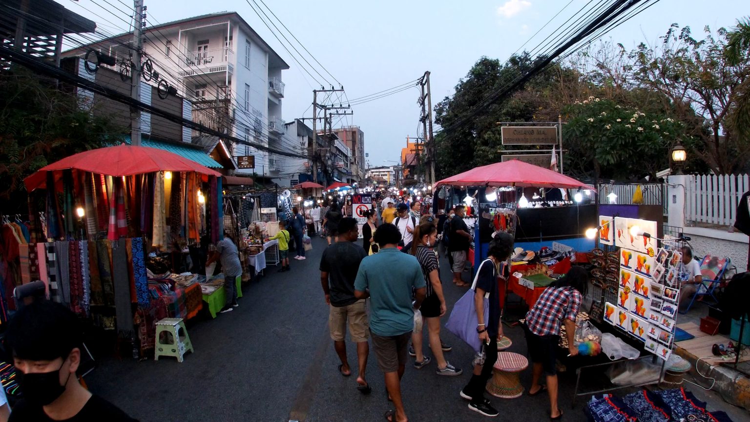 Chiangmai Night Markets-Blog On Travel - Mr Jungle Trek