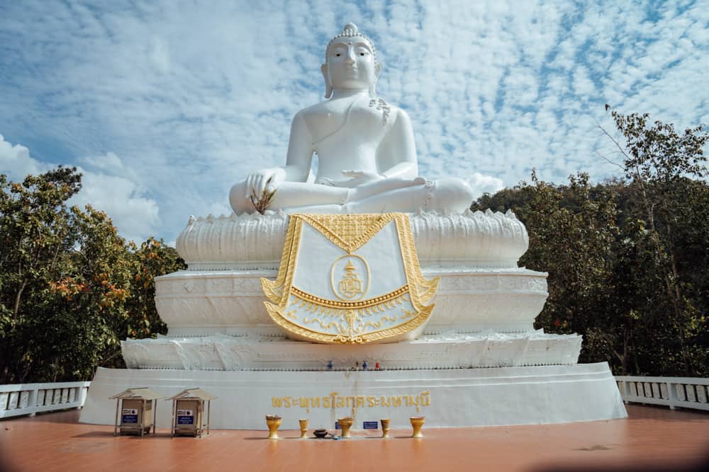 The Great White Buddha, pai, thailand, blog on travel, mr jungle trek, north thailand, hotspring, walking street, things to do, The Pai Canyon 